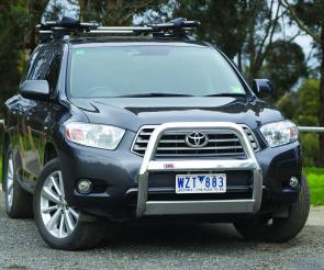 Looking the part, an ARB nudge bar dresses up the front of a Toyota Kluger. 