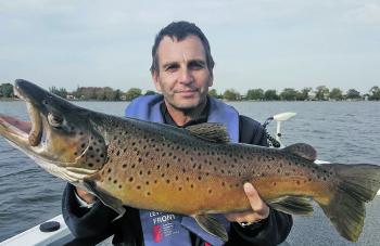 The author’s trophy Wendouree brown trout of 3.7kg caught casting a bent minnow style lure. Photo courtesy of Ben Young.