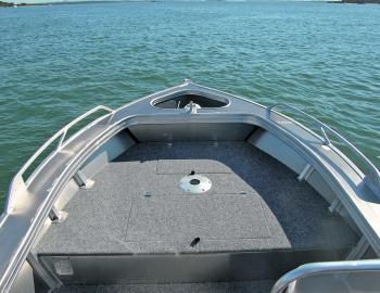 Under the forward casting deck there’s a 109L catch well and general storage compartment, plus a seat position. 